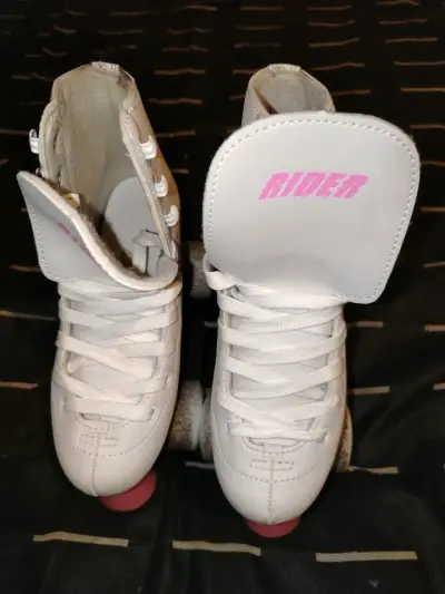 Patines de cuatro ruedas blancos - miniatura 2