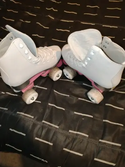 Patines de cuatro ruedas blancos - miniatura 3