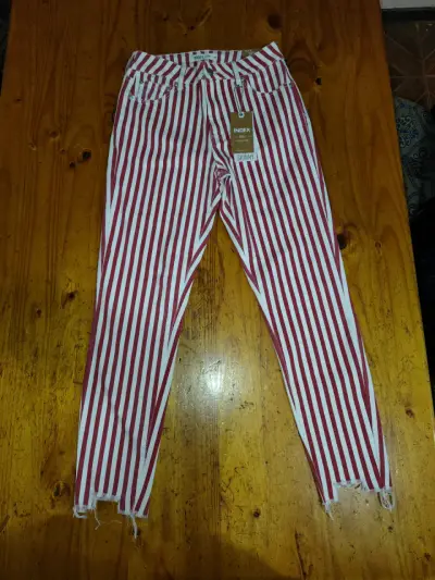 Jeans a rayas rojas y blancas - miniatura 1