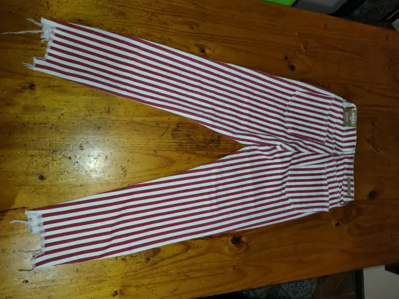 Jeans a rayas rojas y blancas - 3