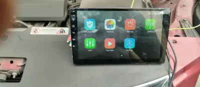 Pantalla táctil para automóvil - miniatura 1