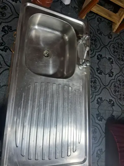 Mueble de cocina con lavaplatos - miniatura 2