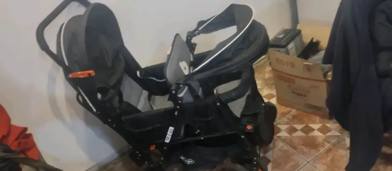 Coche doble negro para bebés - 1
