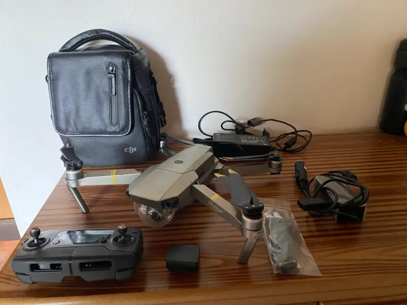 Drone DJI con accesorios completos - 1