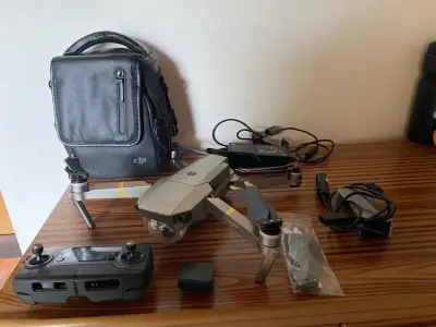 Drone DJI con accesorios completos - miniatura 1