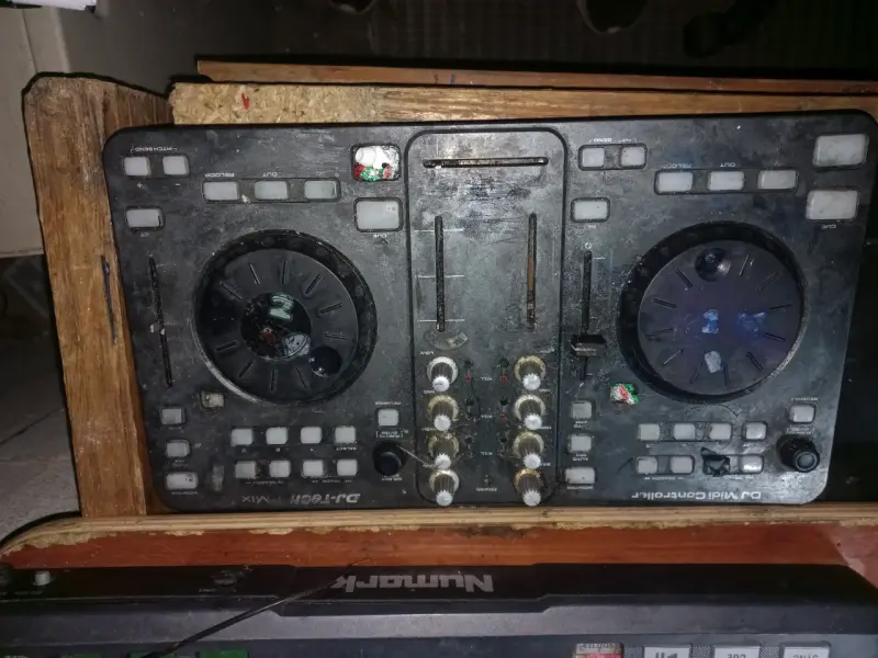 Controlador DJ Numark usado - 1