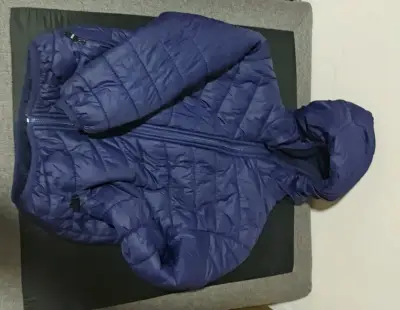 Chaqueta azul acolchada - miniatura 2
