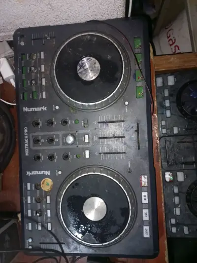 Controlador DJ Numark usado - miniatura 1