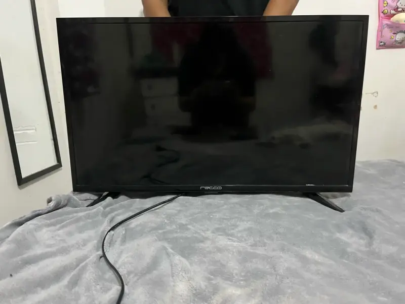 Televisor LED mediano - 1