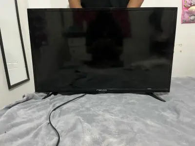 Televisor LED mediano - miniatura 1