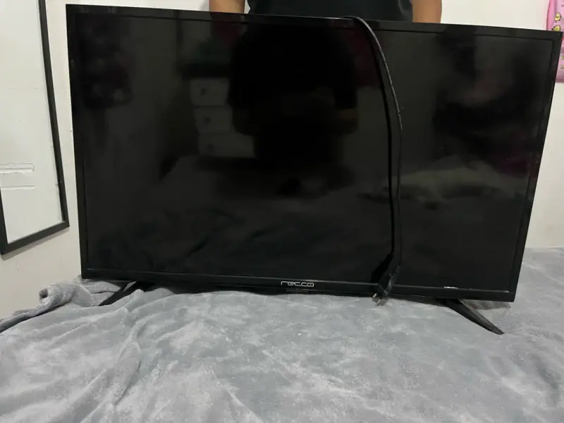 Televisor LED mediano - 4
