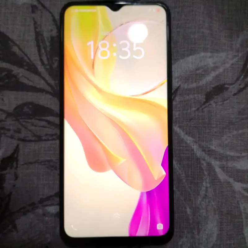 Smartphone color negro VIVO Y03 - 3