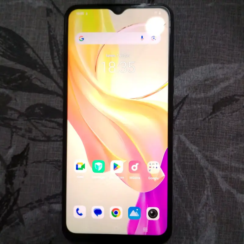 Smartphone color negro VIVO Y03 - 4