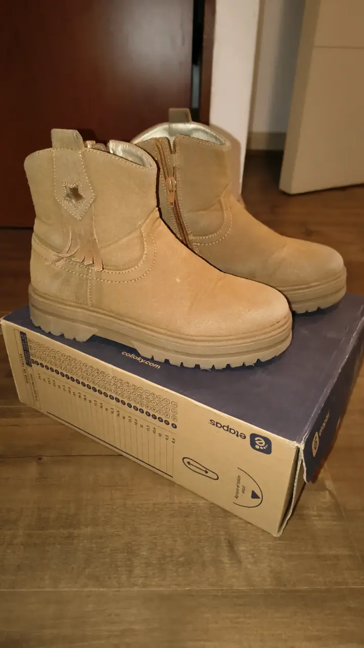 Botas camel de niña, marca Colloky