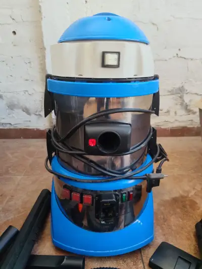 Limpiadora a  Vapor y Aspiradora Profesional - miniatura 1