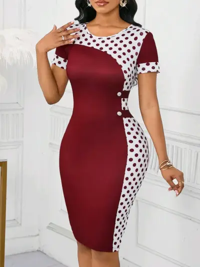 Vestido rojo con lazo decorativo - miniatura 3