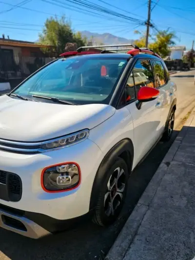 Auto Citroen C3 Aircross SUV blanco moderno - miniatura 3