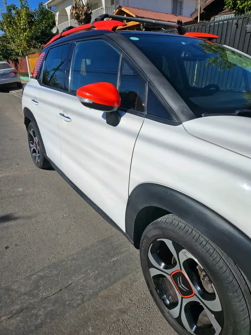 Auto Citroen C3 Aircross SUV blanco moderno - 5
