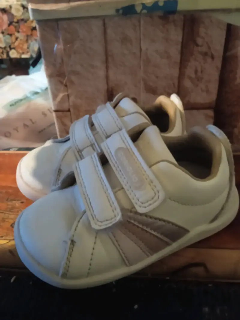 Zapatillas blancas de velcro - 3