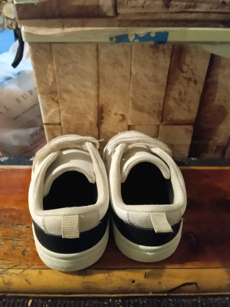 Zapatillas blancas con velcro - 3