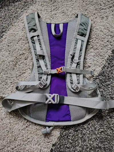 Mochila de hidratación morada - miniatura 3