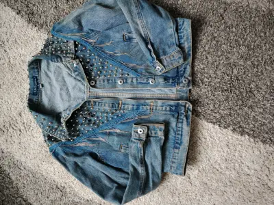 Chaqueta de mezclilla con tachas - miniatura 1