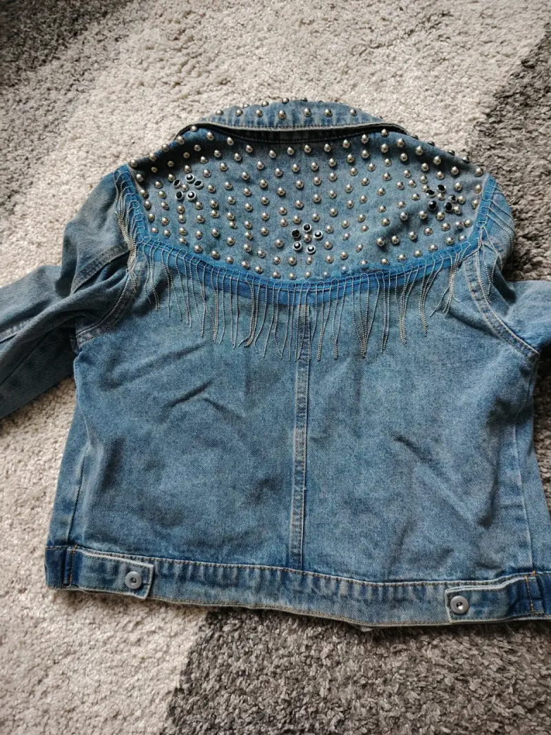 Chaqueta de mezclilla con tachas - 2