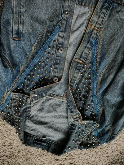 Chaqueta de mezclilla con tachas - miniatura 3
