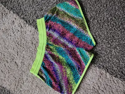 Shorts deportivos estampados neon - miniatura 2