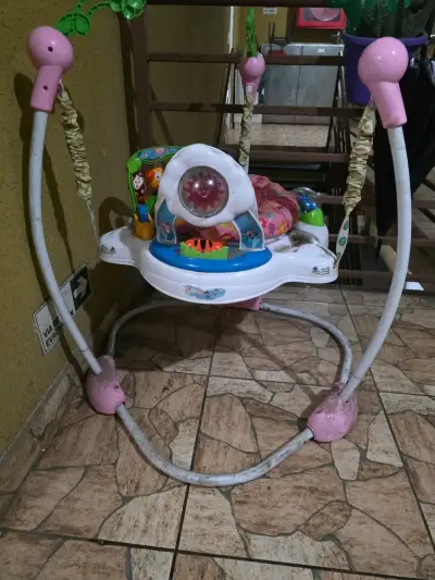 Saltador infantil con juegos - miniatura 1