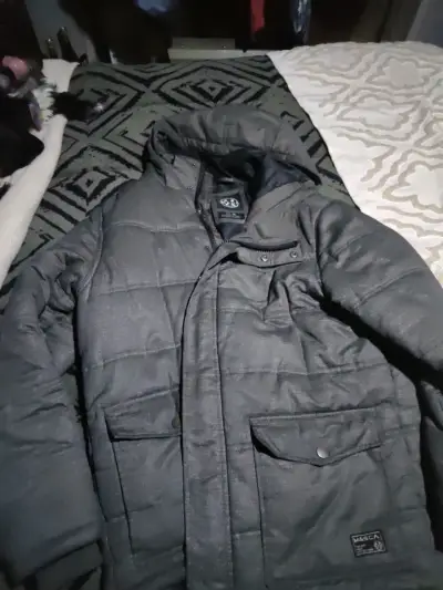 Parka negra con capucha - miniatura 1