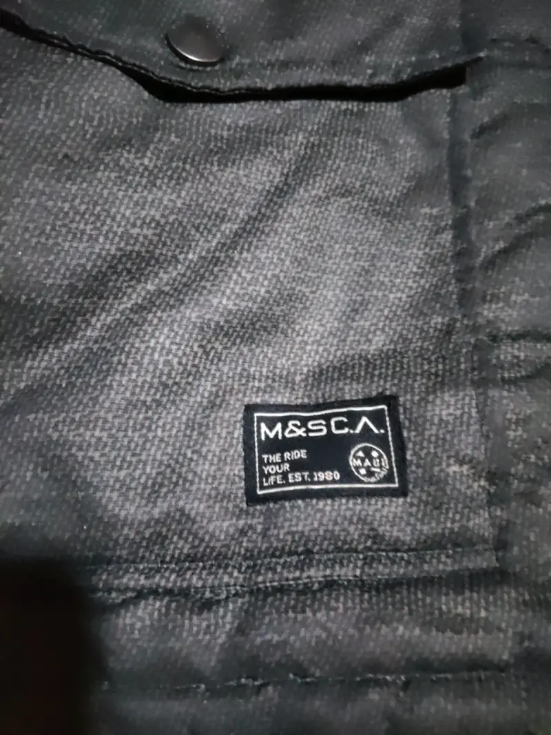 Parka negra con capucha - 2