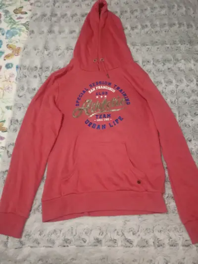 Polerón con capucha color salmon, estampado - miniatura 1