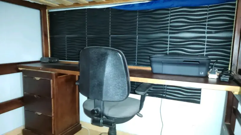 Cama alta con escritorio integrado - 3