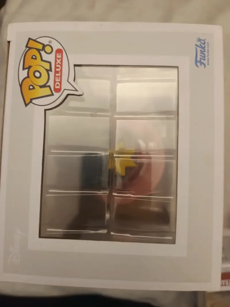 Funko Pop! Deluxe Queen of Hearts at the mad tea. - 6
