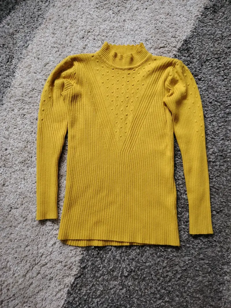 Sweater amarillo tejido