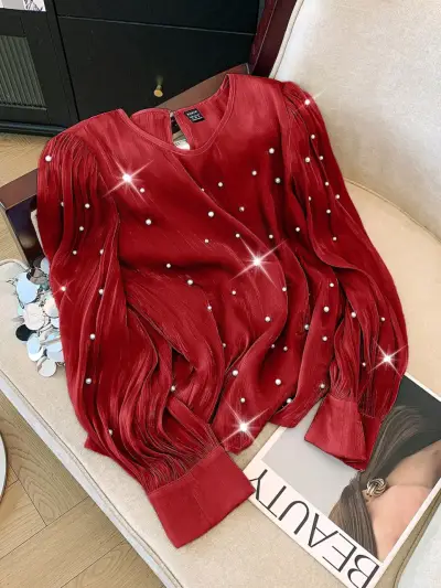 Blusa roja con perlas - miniatura 1