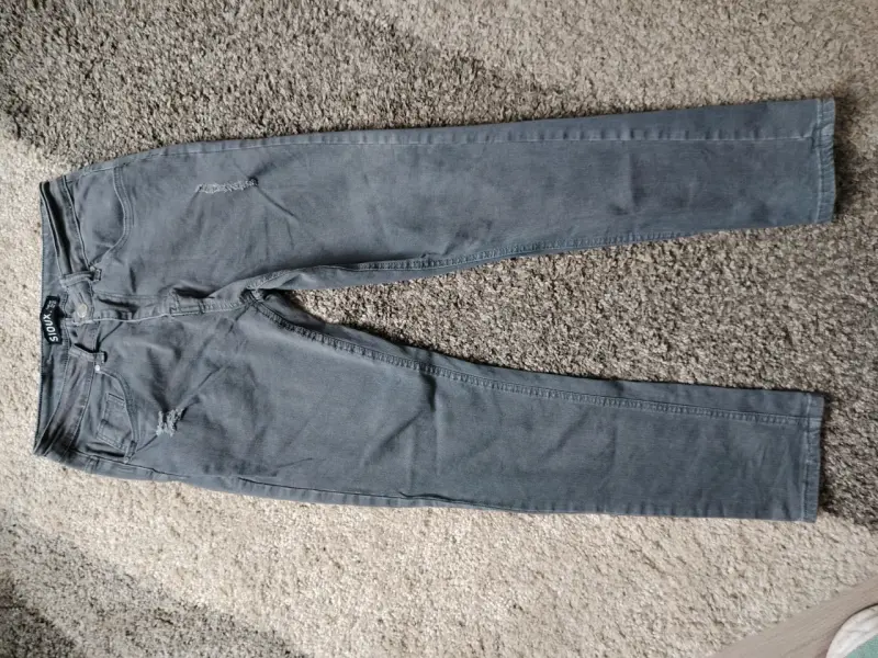 Jeans grises desgastados