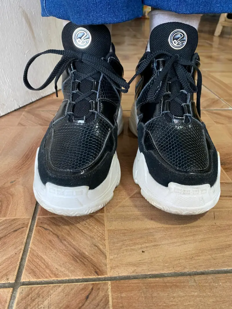 Zapatillas y botas - 1
