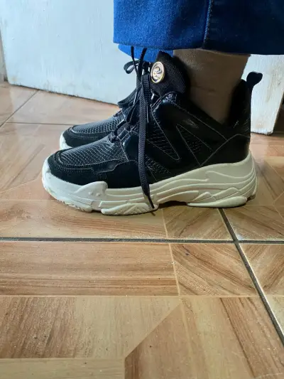 Zapatillas y botas - miniatura 3