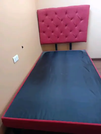 Base de cama individual con cabecera roja - miniatura 1