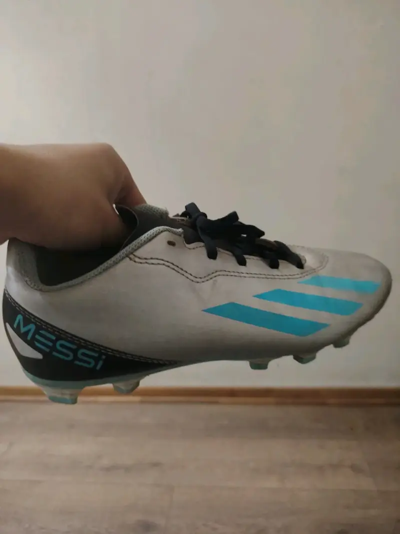 Botines de fútbol Messi blancos