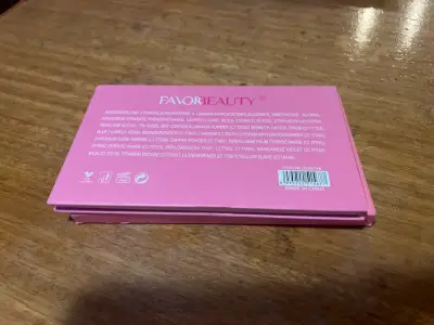 Paleta nueva de sombras Favor Beauty Dad Bunny - miniatura 3