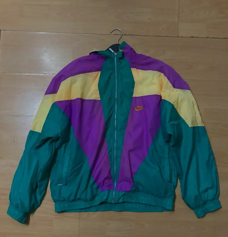 Chaqueta deportiva Nike retro colorida - 1