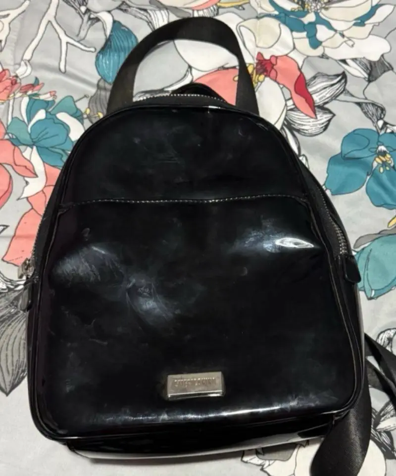 Mochila negra brillante - 1