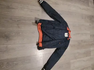Chaqueta azul con ribetes naranjas - miniatura 1
