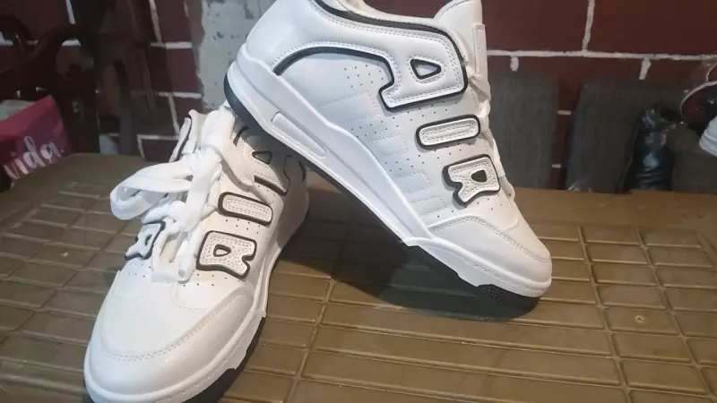 Zapatillas deportivas diferentes tallas - 1