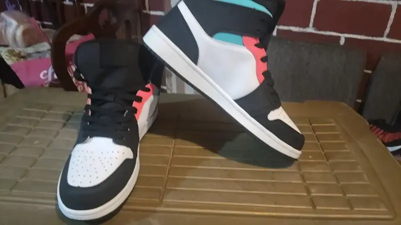 Zapatillas deportivas diferentes tallas - 3