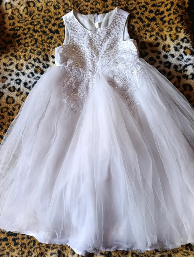 Vestido de niña blanco elegante - 1