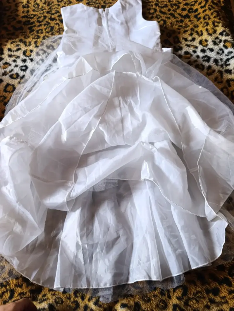 Vestido de niña blanco elegante - 3